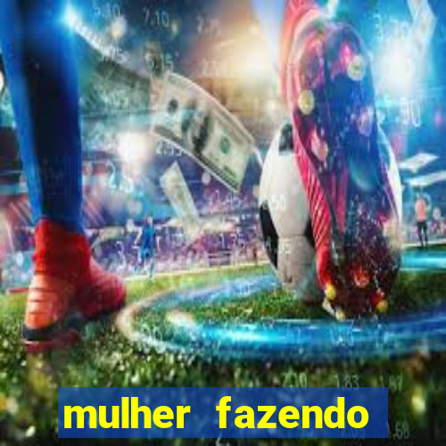 mulher fazendo strip tease