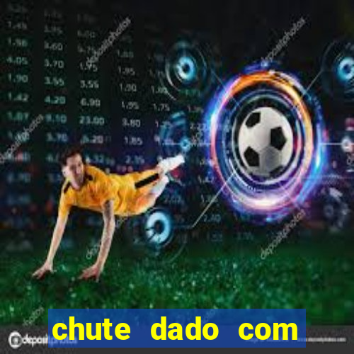 chute dado com extrema for?a no futebol